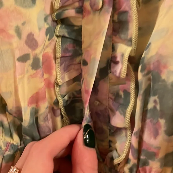 Medium Harper Wren Easter dress, buttons and a front tie. Flowery and flowy. - Picture 5 of 7